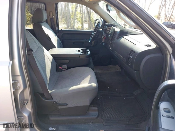 2011 GMC Sierra 1500 SLE with VIN 3GTP1VE08BG303883, listed as a IAAI auction lot 41448142 with 224,788 mi miles. Bid and sale history available at carsss.com. Image 5.