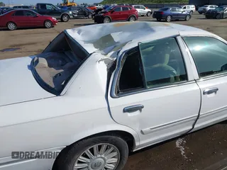 2008 Mercury Grand Marquis LS z VIN 2MEFM75V68X647087, wystawiony jako IAAI lot #41936416 z przebiegiem 263 636 mil mil oraz . Historia ofert i sprzedaży dostępna na DreamBid. Obrazek 6.