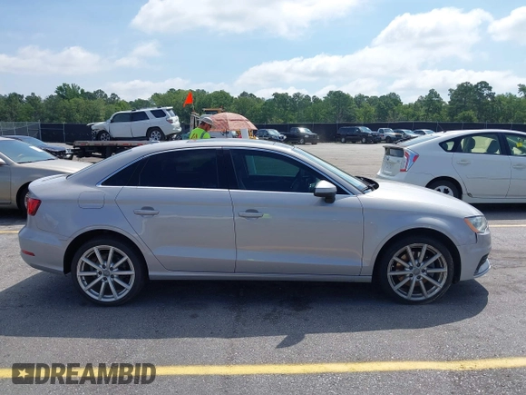 2015 Audi A3 Premium Plus z VIN WAUCCGFF6F1061507, wystawiony jako IAAI lot #42502310 z przebiegiem 131 670 mil mil oraz . Historia ofert i sprzedaży dostępna na DreamBid. Obrazek 13.