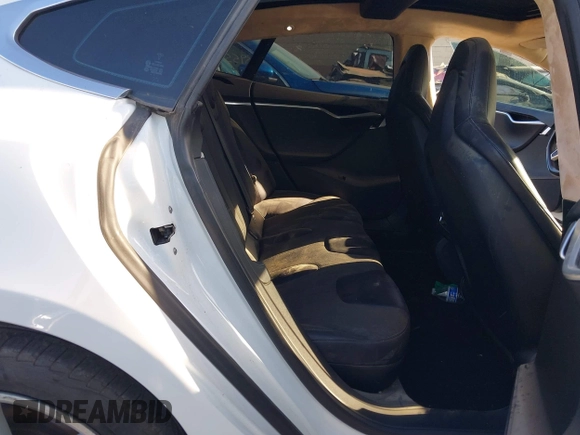 2013 Tesla Model S z VIN 5YJSA1CG0DFP22533, wystawiony jako IAAI lot #42519702 z przebiegiem 168 313 mil mil oraz . Historia ofert i sprzedaży dostępna na DreamBid. Obrazek 8.