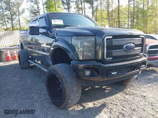 2014 Ford Super Duty F-250 SRW XL with VIN 1FT7W2BT5EEA71043, listed as a IAAI auction lot 42012200 with 204,793 mi miles. Bid and sale history available at carsss.com. Image 1.