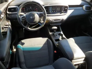 2020 Kia Sorento LX with VIN 5XYPG4A37LG671559, listed as a Copart auction lot 49225005 with 56,023 mi miles and Salvage Title. Bid and sale history available at DreamBid. Image 8.