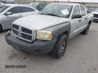 2005 Dodge Dakota ST z VIN 1D7HE28K75S308645, wystawiony jako IAAI lot #41931890 z przebiegiem 338 615 mil mil oraz . Historia ofert i sprzedaży dostępna na DreamBid. Obrazek 17.