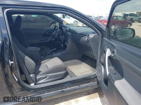 2013 Scion tC z VIN JTKJF5C71D3054459, wystawiony jako IAAI lot #41776311 z przebiegiem 151 893 mil mil oraz . Historia ofert i sprzedaży dostępna na DreamBid. Obrazek 5.