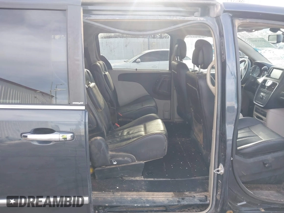 2014 Chrysler Town & Country Touring-L with VIN 2C4RC1CG4ER330072, listed as a IAAI auction lot 41533640 with 131,253 mi miles. Bid and sale history available at carsss.com. Image 8.