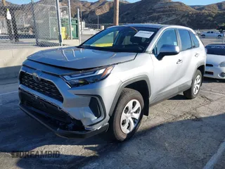 2025 Toyota RAV4 LE with VIN 2T3K1RFV3SW372394, listed as a IAAI auction lot 41616009 with 739 mi miles. Bid and sale history available at carsss.com. Image 2.