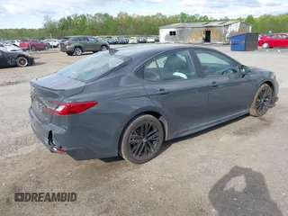 2025 Toyota Camry LE z VIN 4T1DAACK8SU111520, wystawiony jako IAAI lot #42045956 z przebiegiem 5 519 mil mil oraz . Historia ofert i sprzedaży dostępna na DreamBid. Obrazek 4.