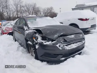 2018 Ford Fusion SE z VIN 3FA6P0HD6JR256163, wystawiony jako IAAI lot #41242473 z przebiegiem 133 943 mil mil oraz . Historia ofert i sprzedaży dostępna na DreamBid. Obrazek 1.
