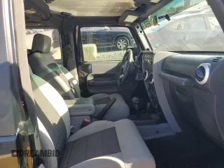 2010 Jeep Wrangler Sahara z VIN 1J4AA5D1XAL227305, wystawiony jako Copart lot #70165554 z przebiegiem Nie podano mil oraz Szkoda całkowita • Salvage title. Historia ofert i sprzedaży dostępna na DreamBid. Obrazek 10.