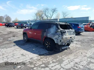2024 Jeep Compass Limited z VIN 3C4NJDCN3RT174341, wystawiony jako IAAI lot #41931933 z przebiegiem Nie podano mil oraz . Historia ofert i sprzedaży dostępna na DreamBid. Obrazek 3.
