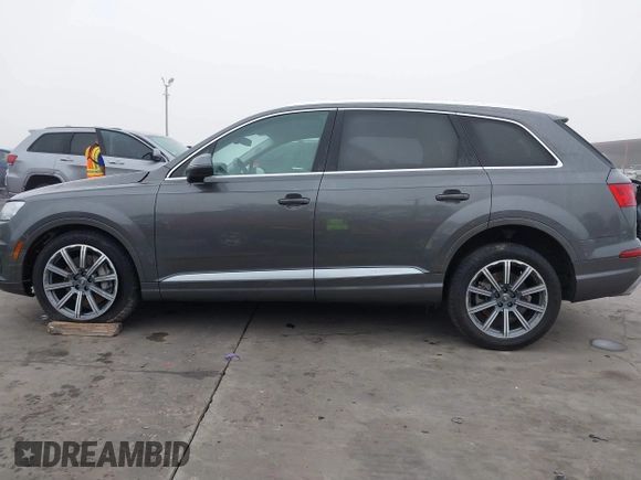 2018 Audi Q7 Premium Plus with VIN WA1LHAF70JD040387, listed as a IAAI auction lot 41087797 with 75,031 mi miles. Bid and sale history available at carsss.com. Image 19.
