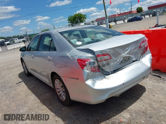 2012 Toyota Camry L z VIN 4T1BF1FK1CU026024, wystawiony jako IAAI lot #42318004 z przebiegiem 121 306 mil mil oraz . Historia ofert i sprzedaży dostępna na DreamBid. Obrazek 3.