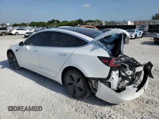 2020 Tesla Model 3 Standard Range Plus z VIN 5YJ3E1EA3LF632566, wystawiony jako Copart lot #56416625 z przebiegiem Nie podano mil oraz Nie do naprawy • Non repairable. Historia ofert i sprzedaży dostępna na DreamBid. Obrazek 2.