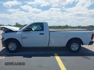 2022 Ram 1500 Tradesman z VIN 3C6JR6DG1NG300872, wystawiony jako IAAI lot #42255745 z przebiegiem 30 727 mil mil oraz . Historia ofert i sprzedaży dostępna na DreamBid. Obrazek 14.