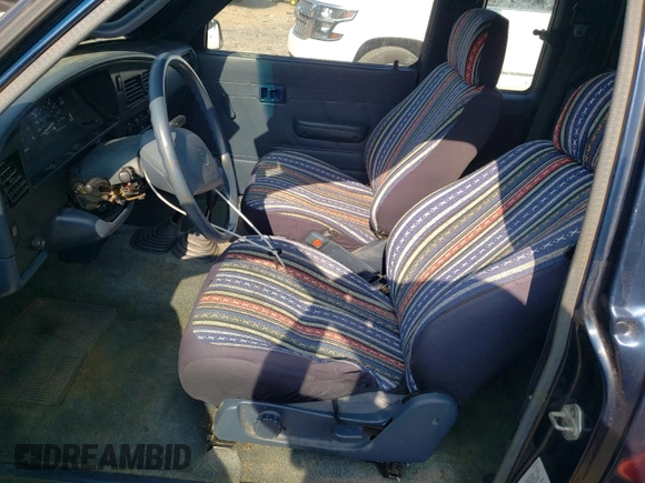 1993 Toyota Pickup DLX с VIN 4TAVN13D4PZ156264, выставлен на аукционе Copart как лот 59702885 с пробегом 199 184 миль миль и Списание • Salvage title. История ставок и продаж доступна на DreamBid. Изображение 7.