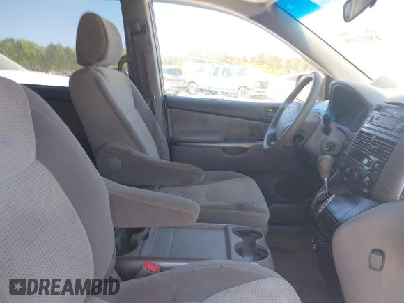 2008 Toyota Sienna CE with VIN 5TDZK23C18S121499, listed as a IAAI auction lot 42017416 with 204,078 mi miles. Bid and sale history available at carsss.com. Image 5.