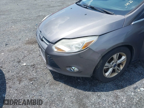 2014 Ford Focus SE z VIN 1FADP3K20EL188088, wystawiony jako IAAI lot #42455783 z przebiegiem 201 105 mil mil oraz . Historia ofert i sprzedaży dostępna na DreamBid. Obrazek 6.