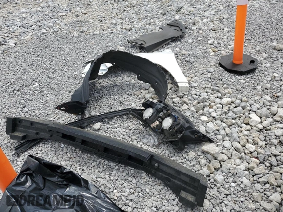2011 Lexus LX 570 z VIN JTJHY7AXXB4061977, wystawiony jako Copart lot #57298345 z przebiegiem 177 793 mil mil oraz Szkoda całkowita • Salvage title. Historia ofert i sprzedaży dostępna na DreamBid. Obrazek 13.