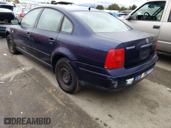 2000 Volkswagen Passat with VIN WVWMA23B9YP355680, listed as a Copart auction lot 45560034 with 82,100 mi miles and Salvage title. Bid and sale history available at DreamBid. Image 2.