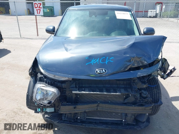 2020 Kia Soul S with VIN KNDJ23AU8L7073811, listed as a IAAI auction lot 39234877 with 42,594 mi miles. Bid and sale history available at carsss.com. Image 12.