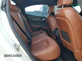 2014 Maserati Ghibli z VIN ZAM57XSA5E1081980, wystawiony jako Copart lot #53546905 z przebiegiem 60 019 mil mil oraz Tytuł czysty. Historia ofert i sprzedaży dostępna na DreamBid. Obrazek 10.