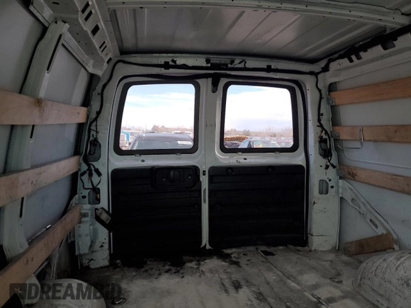 2020 GMC Savana Cargo z VIN 1GTW7AFGXL1264289, wystawiony jako Copart lot #46355335 z przebiegiem 112 214 mil mil oraz Szkoda całkowita • Salvage title. Historia ofert i sprzedaży dostępna na DreamBid. Obrazek 10.