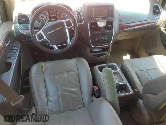 2012 Chrysler Town & Country Touring z VIN 2C4RC1BG8CR401417, wystawiony jako Copart lot #57238745 z przebiegiem 151 560 mil mil oraz Szkoda całkowita • Salvage title. Historia ofert i sprzedaży dostępna na DreamBid. Obrazek 8.