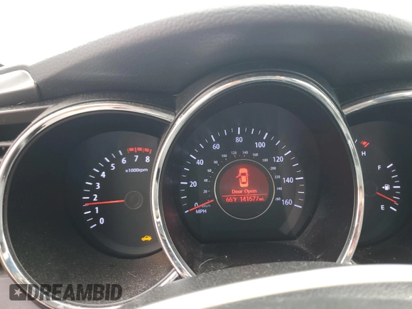 2012 Kia Optima LX z VIN 5XXGM4A73CG033597, wystawiony jako Copart lot #59585515 z przebiegiem 141 577 mil mil oraz Szkoda całkowita • Salvage title. Historia ofert i sprzedaży dostępna na DreamBid. Obrazek 9.