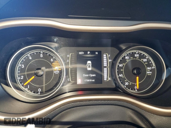 2016 Jeep Cherokee Altitude with VIN 1C4PJLCB1GW280786, listed as a Copart auction lot 64615375 with 173,619 mi miles and Clean title. Bid and sale history available at DreamBid. Image 9.