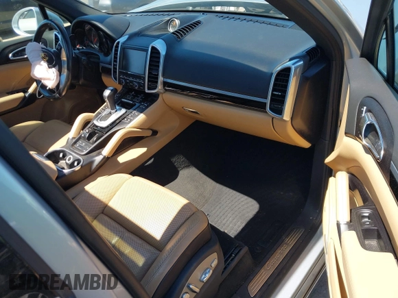 2016 Porsche Cayenne z VIN WP1AA2A26GKA13183, wystawiony jako IAAI lot #39110607 z przebiegiem Nie podano mil oraz . Historia ofert i sprzedaży dostępna na DreamBid. Obrazek 5.