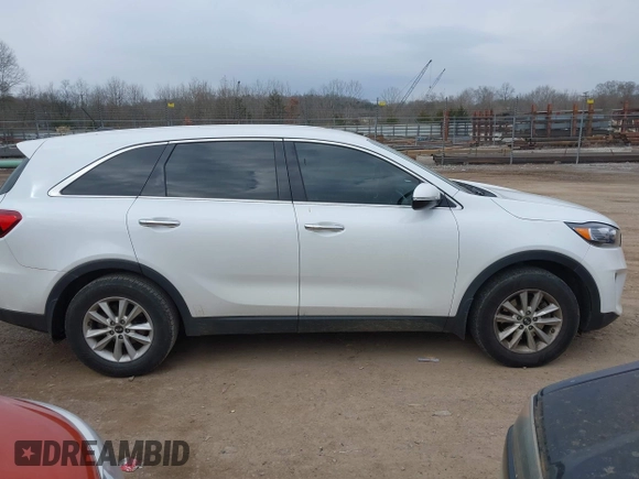 2020 Kia Sorento LX with VIN 5XYPG4A39LG642824, listed as a IAAI auction lot 41358841 with 111,391 mi miles. Bid and sale history available at carsss.com. Image 13.