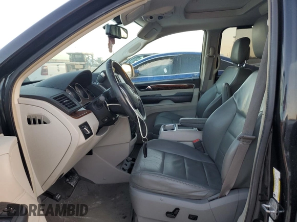 2013 Volkswagen Routan z VIN 2C4RVADG8DR725749, wystawiony jako Copart lot #77624324 z przebiegiem 156 557 mil mil oraz Czysty tytuł • Clean title. Historia ofert i sprzedaży dostępna na DreamBid. Obrazek 7.