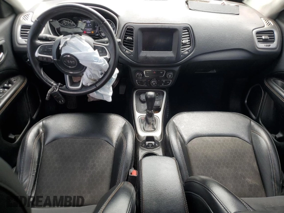 2019 Jeep Compass Latitude z VIN 3C4NJDBB5KT596835, wystawiony jako Copart lot #58706825 z przebiegiem 169 320 mil mil oraz Szkoda całkowita • Salvage title. Historia ofert i sprzedaży dostępna na DreamBid. Obrazek 8.