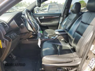 2014 Kia Sorento SX Limited z VIN 5XYKWDA77EG542661, wystawiony jako Copart lot #56428575 z przebiegiem 141 416 mil mil oraz Szkoda całkowita • Salvage title. Historia ofert i sprzedaży dostępna na DreamBid. Obrazek 7.
