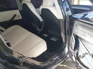 2025 Tesla Model 3 Long Range z VIN 5YJ3E1EA6SF990792, wystawiony jako IAAI lot #42713456 z przebiegiem 1 038 mil mil oraz . Historia ofert i sprzedaży dostępna na DreamBid. Obrazek 8.