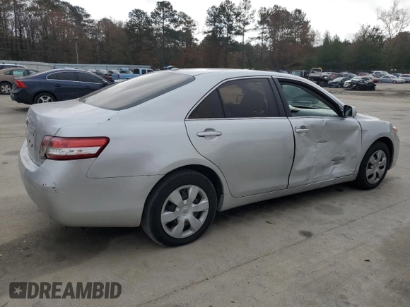 2010 Toyota Camry z VIN 4T1BF3EK2AU103008, wystawiony jako Copart lot #85611864 z przebiegiem 97 116 mil mil oraz Szkoda całkowita • Salvage title. Historia ofert i sprzedaży dostępna na DreamBid. Obrazek 3.