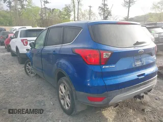 2019 Ford Escape SE z VIN 1FMCU9GD5KUA06575, wystawiony jako IAAI lot #41942726 z przebiegiem 85 290 mil mil oraz . Historia ofert i sprzedaży dostępna na DreamBid. Obrazek 3.
