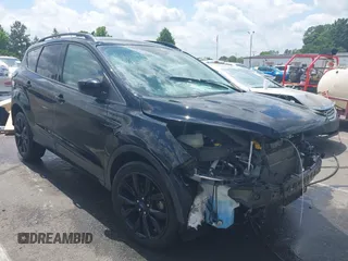 2017 Ford Escape SE z VIN 1FMCU0GDXHUC47391, wystawiony jako IAAI lot #42189389 z przebiegiem 92 371 mil mil oraz . Historia ofert i sprzedaży dostępna na DreamBid. Obrazek 1.