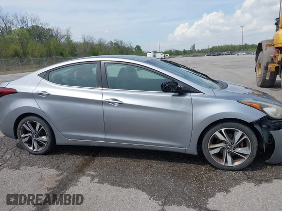 2015 Hyundai Elantra SE z VIN 5NPDH4AE1FH572184, wystawiony jako IAAI lot #41891020 z przebiegiem 261 395 mil mil oraz . Historia ofert i sprzedaży dostępna na DreamBid. Obrazek 13.