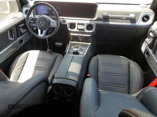 2021 Mercedes-Benz G 550 z VIN W1NYC6BJXMX382983, wystawiony jako Copart lot #61177185 z przebiegiem 22 835 mil mil oraz Szkoda całkowita • Salvage title. Historia ofert i sprzedaży dostępna na DreamBid. Obrazek 8.