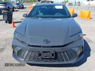 2025 Toyota Camry LE z VIN 4T1DAACK4SU572097, wystawiony jako IAAI lot #41827762 z przebiegiem 8 106 mil mil oraz . Historia ofert i sprzedaży dostępna na DreamBid. Obrazek 12.