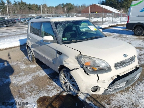 2013 Kia Soul ! with VIN KNDJT2A69D7774822, listed as a IAAI auction lot 41396153 with NaN miles. Bid and sale history available at carsss.com. Image 1.