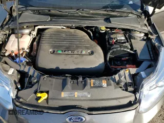 2015 Ford Focus Electric z VIN 1FADP3R44FL221828, wystawiony jako Copart lot #43067325 z przebiegiem 55 636 mil mil oraz Szkoda całkowita • Salvage title. Historia ofert i sprzedaży dostępna na DreamBid. Obrazek 11.
