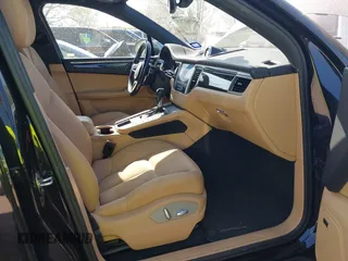 2018 Porsche Macan with VIN WP1AA2A50JLB18359, listed as a IAAI auction lot 41781711 with 68,657 mi miles. Bid and sale history available at carsss.com. Image 5.