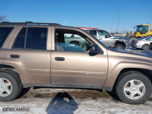 2002 Chevrolet TrailBlazer LS with VIN 1GNDT13S422356784, listed as a IAAI auction lot 41329655 with 122,525 mi miles. Bid and sale history available at carsss.com. Image 13.