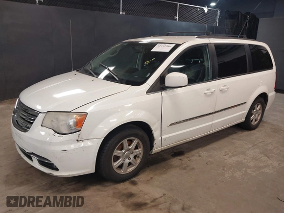2013 Chrysler Town & Country Touring z VIN 2C4RC1BG9DR656630, wystawiony jako IAAI lot #42141980 z przebiegiem 150 303 mil mil oraz . Historia ofert i sprzedaży dostępna na DreamBid. Obrazek 2.
