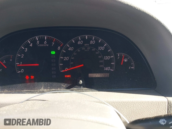 2005 Toyota Camry LE z VIN 4T1BE30K65U543152, wystawiony jako IAAI lot #42183864 z przebiegiem 228 285 mil mil oraz . Historia ofert i sprzedaży dostępna na DreamBid. Obrazek 7.