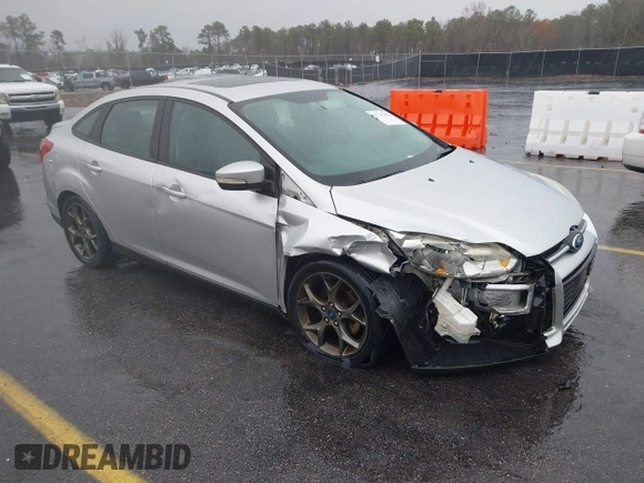 2013 Ford Focus SE with VIN 1FADP3F22DL354250, listed as a IAAI auction lot 41727693 with 171,011 mi miles. Bid and sale history available at carsss.com. Image 1.