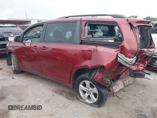 2018 Toyota Sienna LE Auto Access Seat с VIN 5TDKZ3DC8JS909056, выставлен на аукционе IAAI как лот 42362934 с пробегом 157 230 миль миль и . История ставок и продаж доступна на DreamBid. Изображение 3.