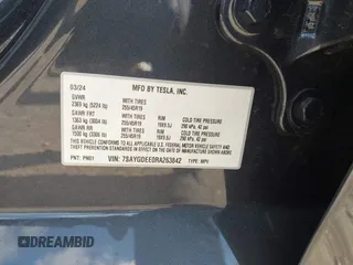 2024 Tesla Model Y Long Range z VIN 7SAYGDEE0RA263842, wystawiony jako IAAI lot #42106339 z przebiegiem 48 447 mil mil oraz . Historia ofert i sprzedaży dostępna na DreamBid. Obrazek 9.